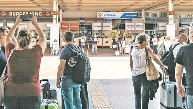 Antalya 14 milyon turist ağırladı)