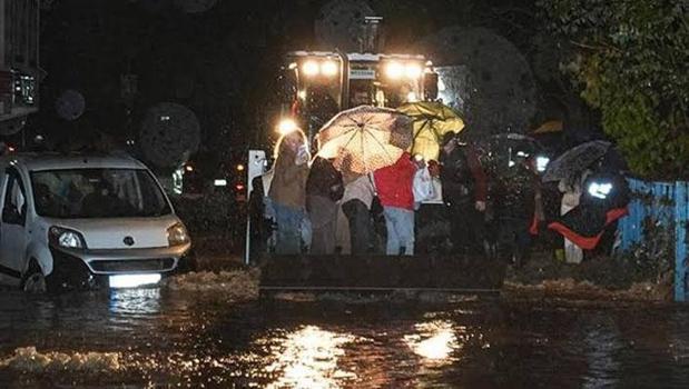 İstanbul'da sel can aldı! Ayazağa'da 1 kişi boğularak hayatını kaybetti)
