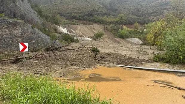 Sakarya Valiliği'nden hafta sonu kararı! Şiddetli sağanak alarmı sonrası kurslara ve sınavlara 2 gün ara verildi)