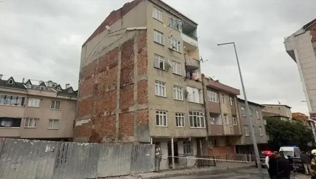 Küçükçekmece'de korku dolu anlar! Çatlaklar oluşan ve sesler gelen 7 katlı bina tahliye edildi)