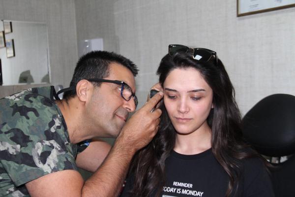 Dış kulak yolunun nemli kalması mantar ve bakterilere neden oluyor