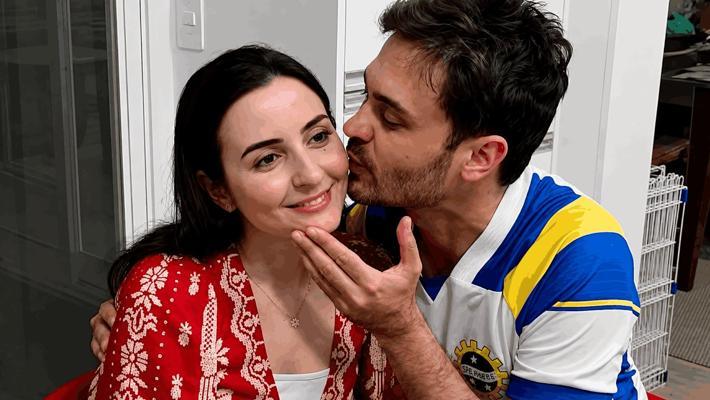 Eşini 30 saniyede 195 kez öptü! Dünya rekorunun sahibi oldu