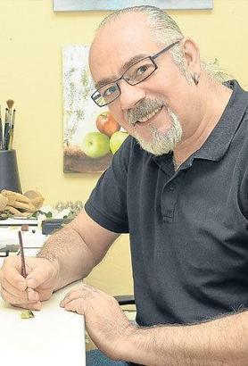 O çıplak gözle yapıyor biz büyüteçle görüyoruz