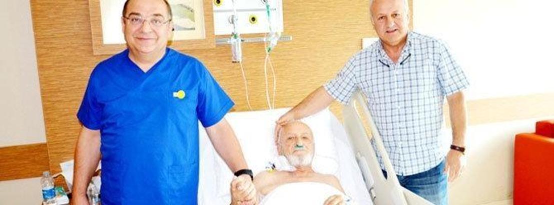 96 yaşındaki hastaya koltuk altından kalp ameliyatı!