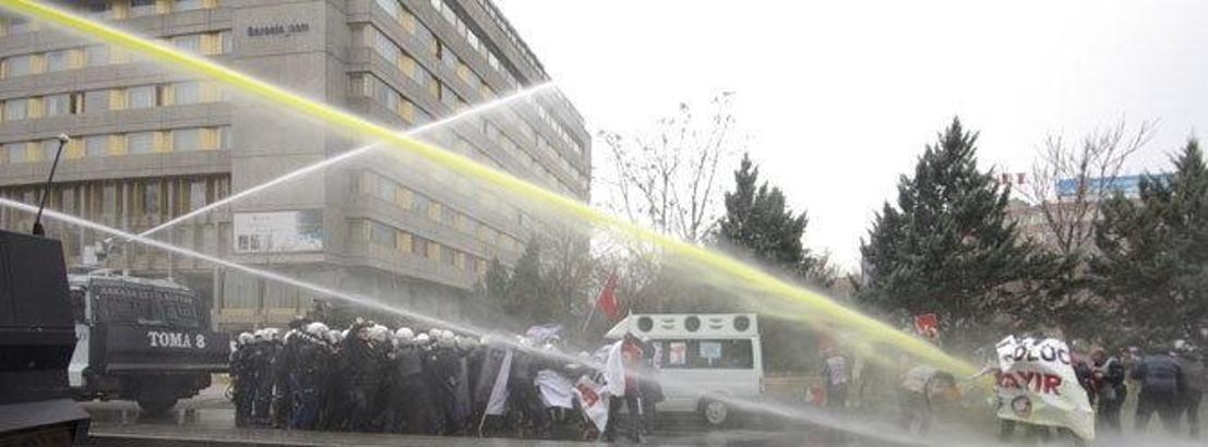 E&#x11F;itim-&#x130;&#x15F; &#xFC;yelerine biber gazl&#x131; m&#xFC;dahale!