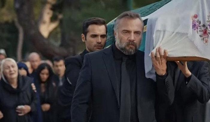 Ahmet Aslan ve Demet Akalın'dan yılın düeti: Çeşm-i Siyahım (Eşkıya Dünyaya Hükümdar Olmaz)