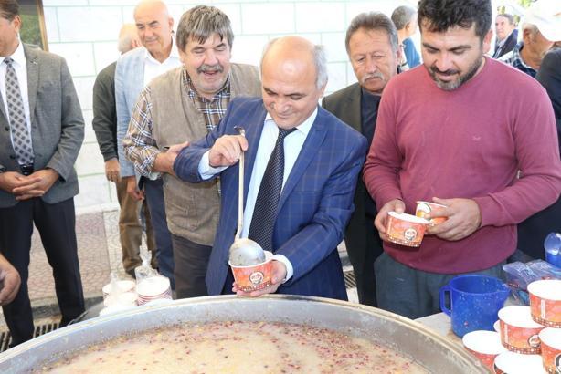 Çölyak hastaları için glutensiz aşure dağıtıldı