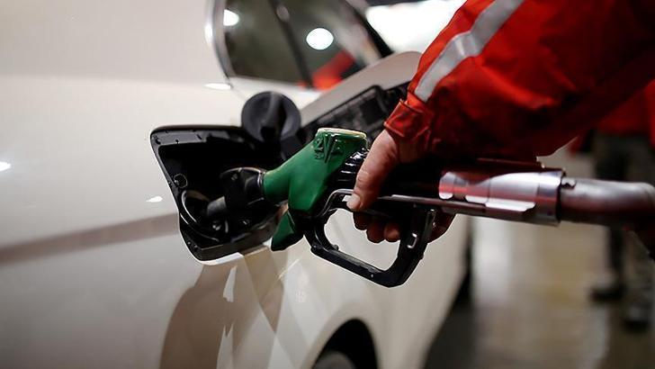 Benzine 25 kuruş, motorine 23 kuruş zam pompaya yansımadı