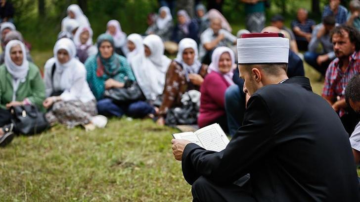 Kurşuna dizilen Srebrenitsalı 6 Boşnak genci anıldı