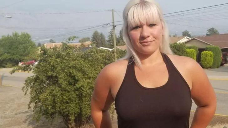 Kanada'da sütyen takmadığı için işten kovuldu