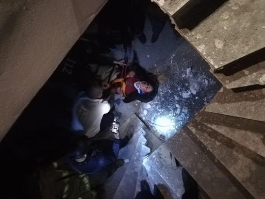 Balıkesir'de asansör boşluğuna düşen kadını itfaiye kurtardı