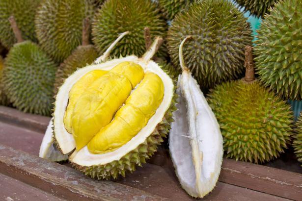 Endonezya'da tanesi 5280 liraya satılan meyve durian
