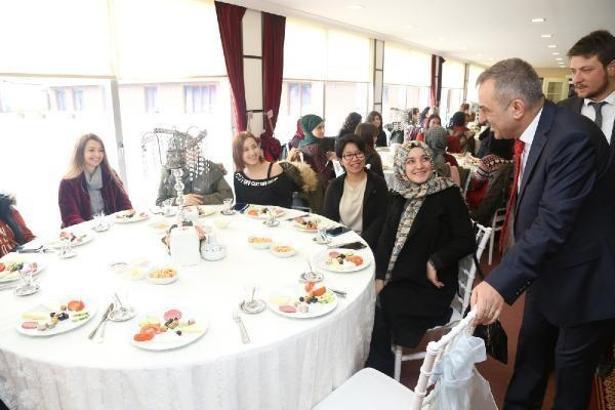 Sağıroğlu üniversite öğrencileriyle buluştu