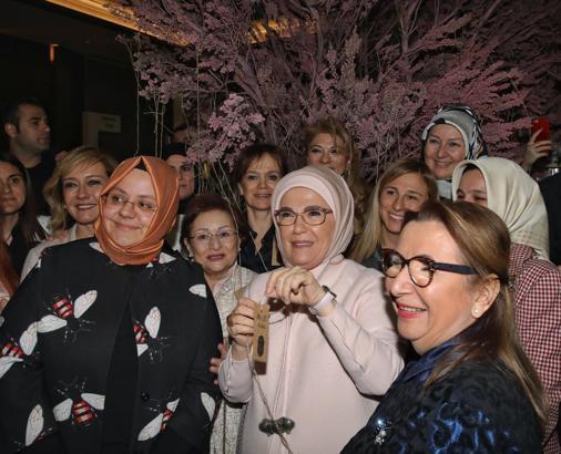 Emine Erdoğan "Cemre Çarşısı" etkinliğine katıldı