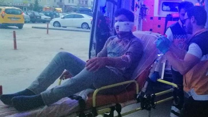 Borç yüzünden arkadaşının kulağını kesti