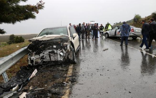 Otomobille cip çarpıştı: 2'si turist 6 yaralı