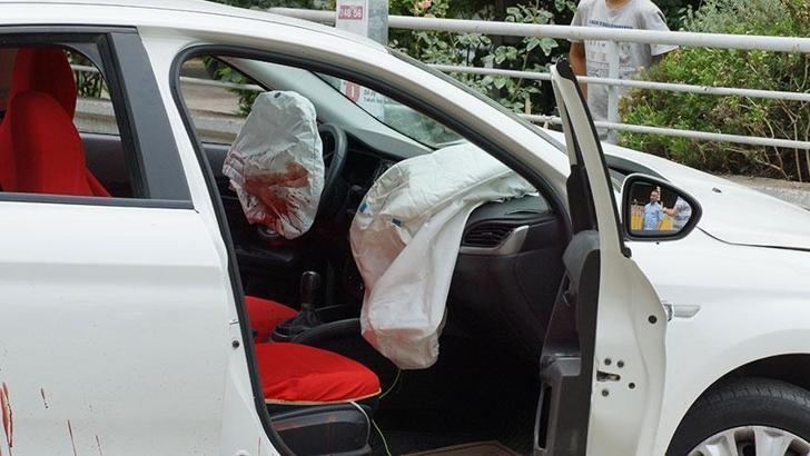 Omzuna falçata saplayan babasını arabayla sürükledi