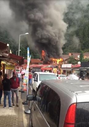 Turizm merkezi Uzungöl'de pansiyon yangını