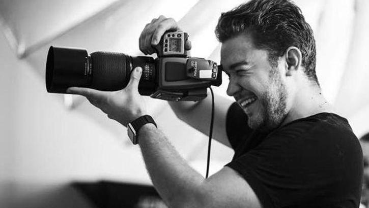 Timur Emek'in üstsüz fotoğraf istediği model Deniz Tekin konuştu