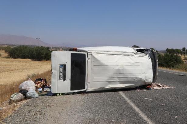 Lice'de minibüs devrildi: 7 yaralı