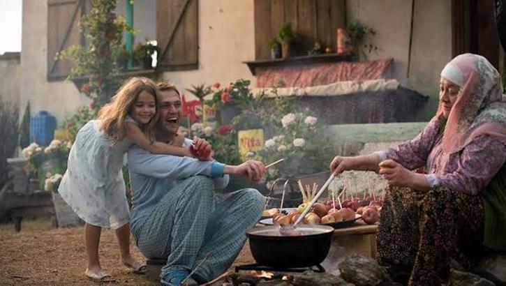 Yılın en çok izlenen ilk üç filmi yerli yapım oldu