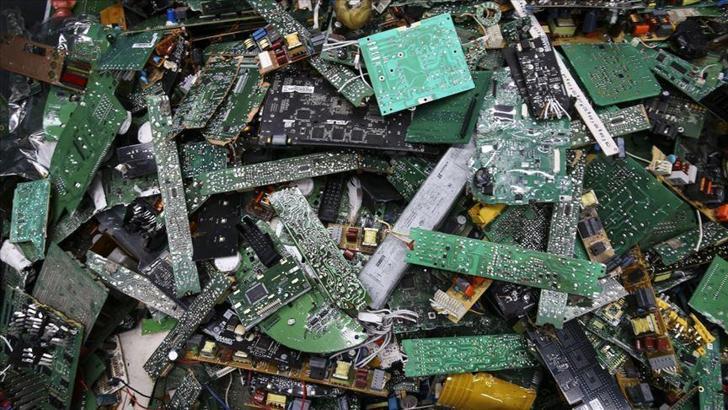 Elektronik atıklarla öğrencilere burs
