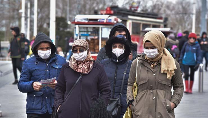 Uzman isim uyardı: Pandeminin üçüncü dalgasına doğru gidiyoruz