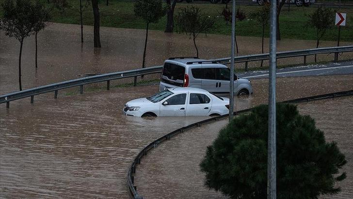 İzmir sel felaketinin ardından yaralarını sarıyor