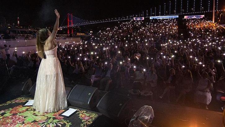 Her şey kızı için