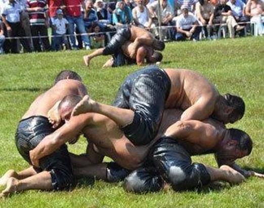 Pehlivanlar yumak oldu