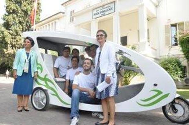 Güneş enerjili bisiklete turistler binecek