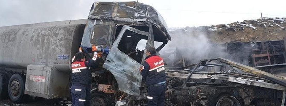Zincirleme kazada tanker şoförü yanarak öldü
