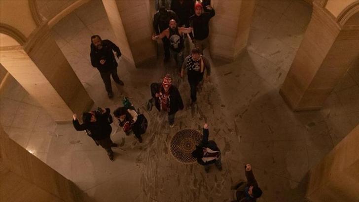 ABD'de Kongre baskınına katılan 'QAnon Şamanı' 41 ay hapis cezasına çarptırıldı