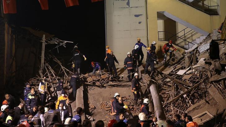 Malatya'daki bina neden çöktü? Vali Baruş açıklamalarda bulundu