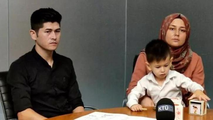 Küçük İlyas biyonik kulak sayesinde ilk kez duymaya başladı