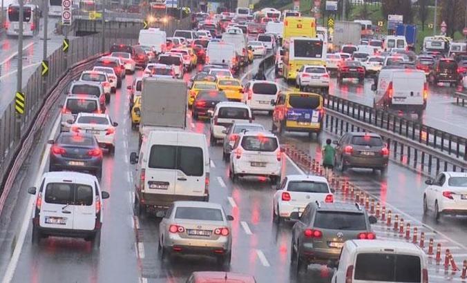 İstanbul'da iş çıkışı kötü sürpriz! Trafik kilit