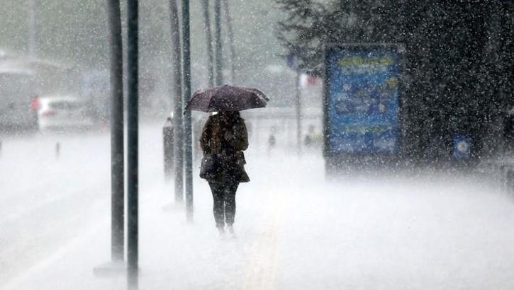 Meteoroloji'den kuvvetli yağış uyarısı! Bu bölgelerde yaşayanlar dikkat!