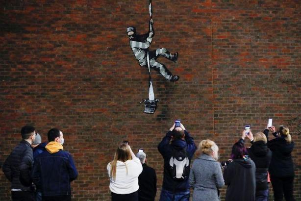 Banksy, Oscar Wilde'ın tutulduğu hapishaneyi satın almak için 10 milyon sterlin teklif etti