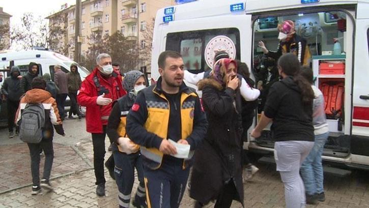 70 öğrenci hastaneye kaldırıldı! Zehirlenme şüphesi...