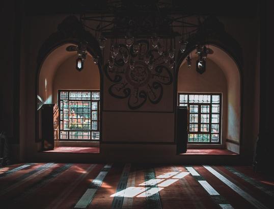 Kureyş Suresi Anlamı, Meali ve Diyanet Tefsiri (Liilafi Kureyş Suresinin Türkçe ve Arapça Okunuşu)
