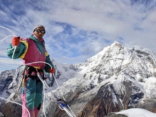 26'ncı kez Everest'e tırmandı