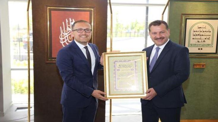 ‘İman Ayetleri Hat Sergisi’ Balıkesir Kent Konseyi’nde