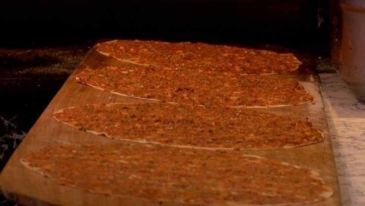 İstanbul'da lahmacun fiyatı tartışması! 15 liraya satan da var 40 liraya satan da...