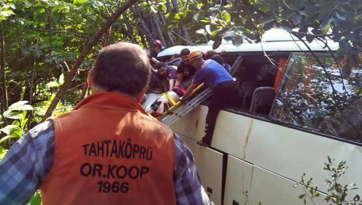 Bursa'da kaza! Tur otobüsü devrildi: Ölü ve yaralılar var