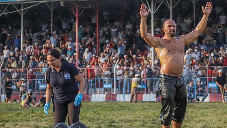 Elmalı’da altın kemer Ali Gürbüz’ün oldu
