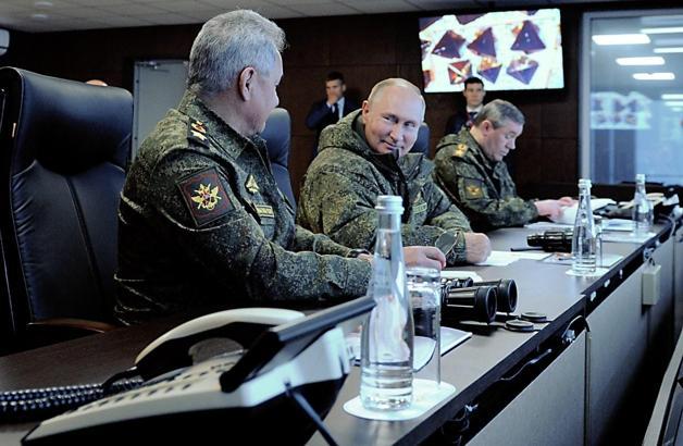 Putin böyle izledi! 50 bin askerle dev tatbikat