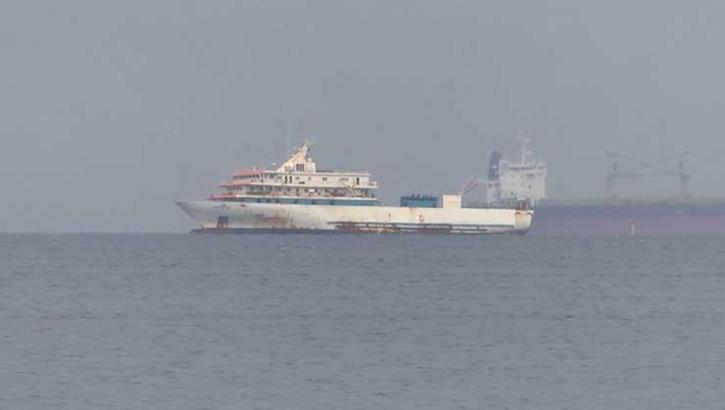 Yunanistan sahil güvenliğinin taciz ateşi açtığı gemi Zeytinburnu Sahili'ne demirledi