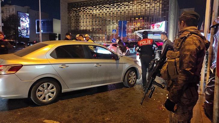 Silahla tehditten aranan sürücü denetimde yakalandı