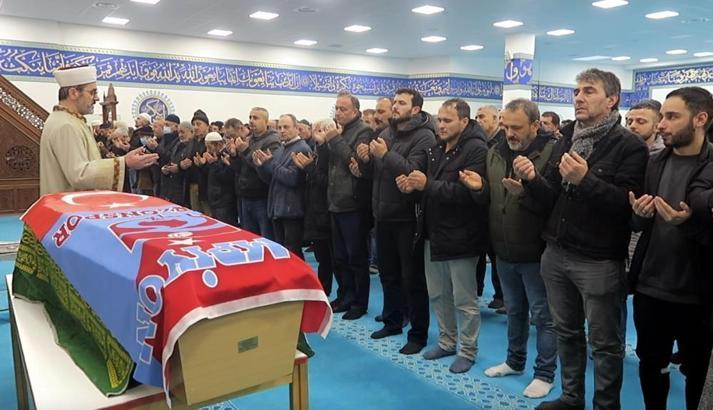 Paris'te öldürülen Akın Genç’in cenazesi Türkiye'ye uğurlandı