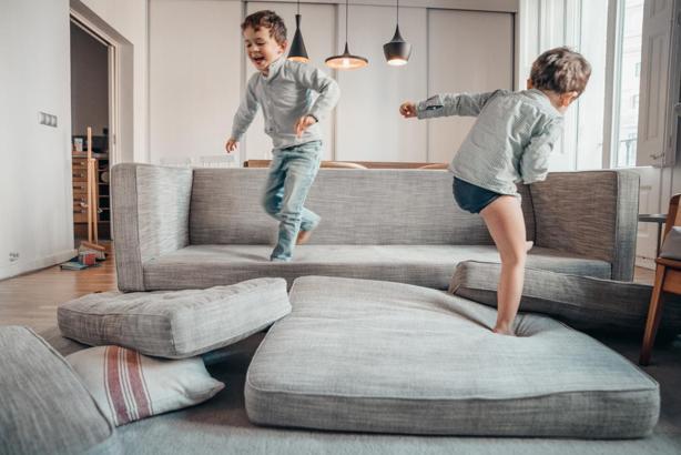 Çocuklarımızı ev kazalarından nasıl koruruz?